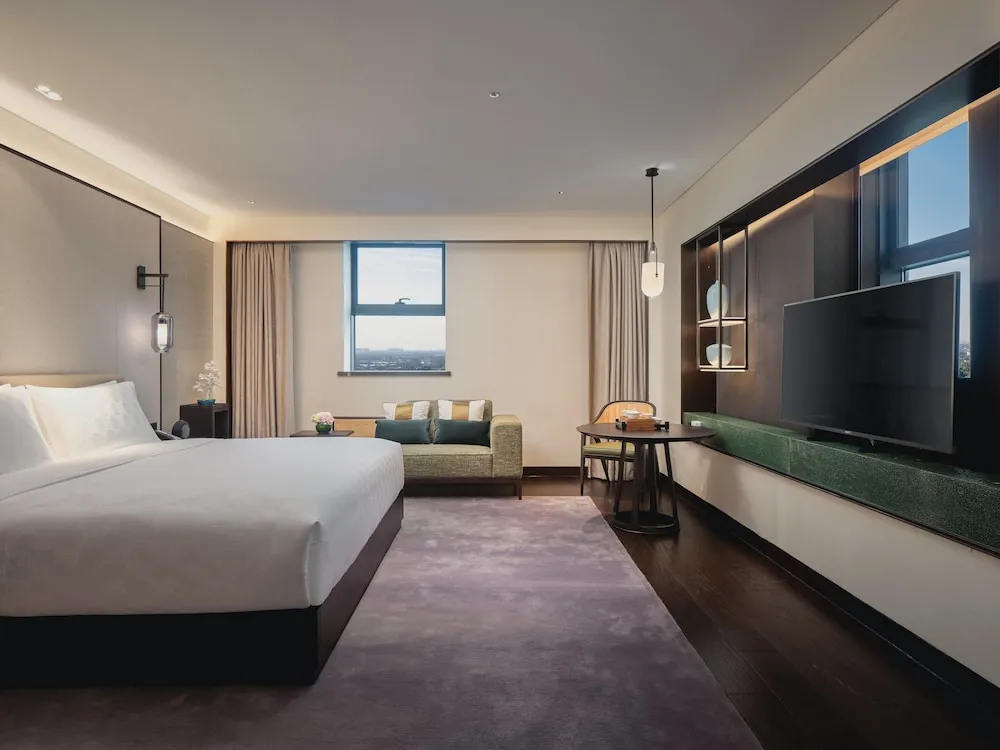 HUALUXE Kunshan Huaqiao by IHG - 5