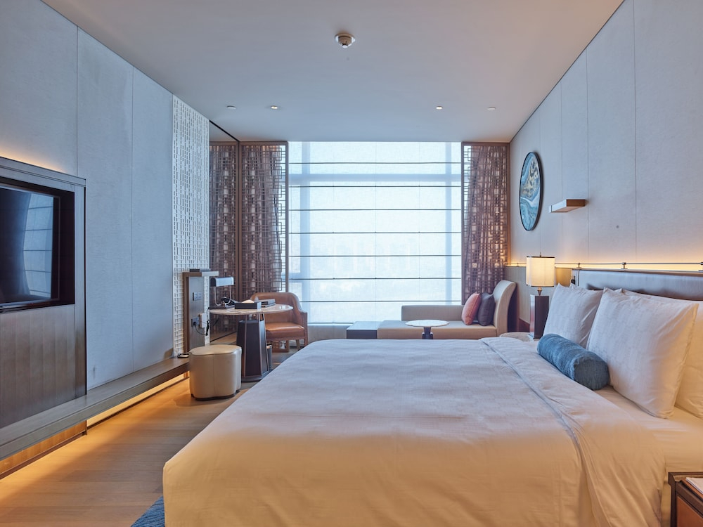 HUALUXE Nanjing Yangtze River by IHG - 5