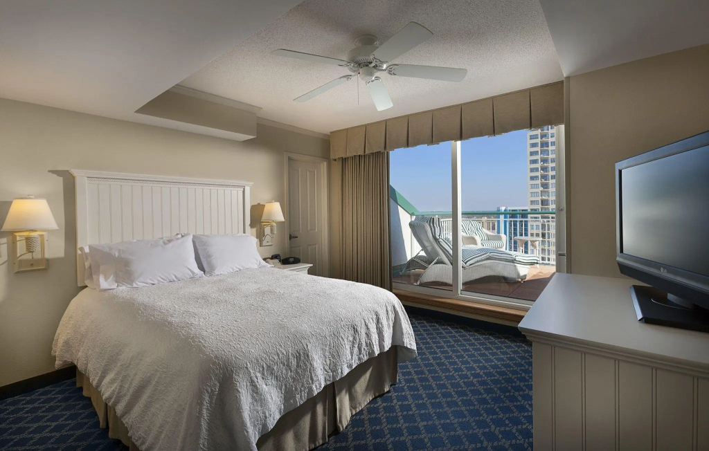 Hampton Inn & Suites Myrtle Beach/Oceanfront - 3