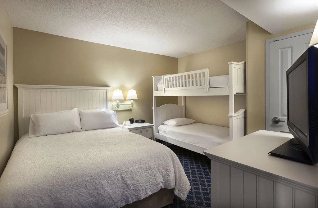 Hampton Inn & Suites Myrtle Beach/Oceanfront - 4