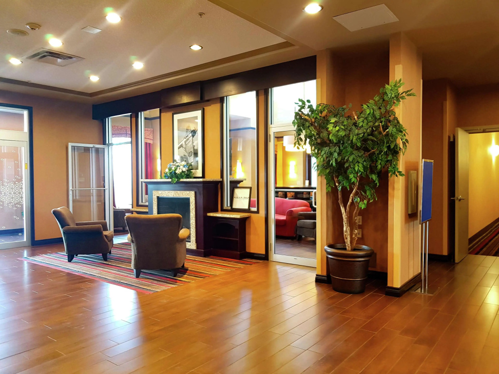 Hampton Inn & Suites by Hilton Edmonton Intl Airport - 2