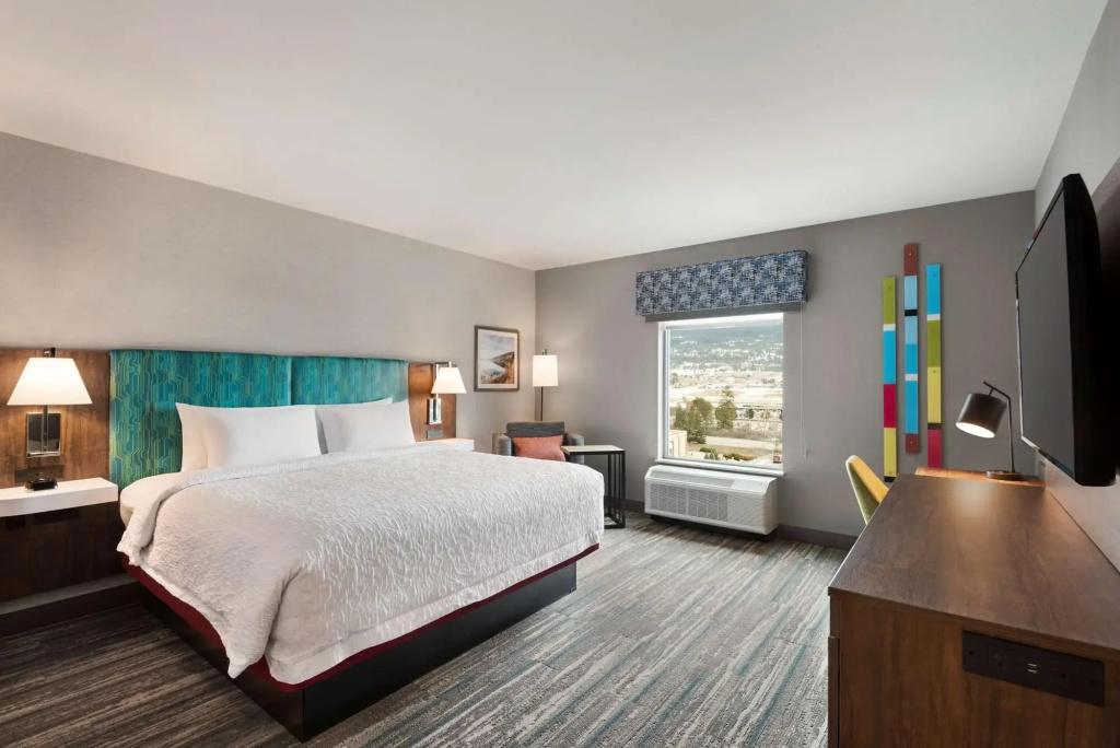Hampton Inn & Suites by Hilton Kelowna Airport - 2