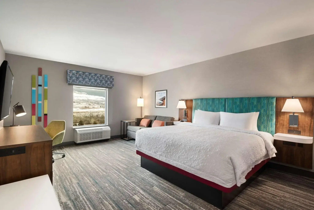 Hampton Inn & Suites by Hilton Kelowna Airport - 3