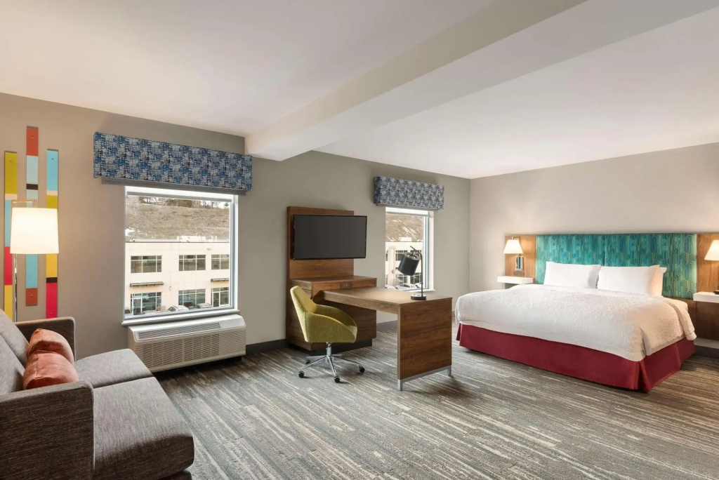 Hampton Inn & Suites by Hilton Kelowna Airport - 5