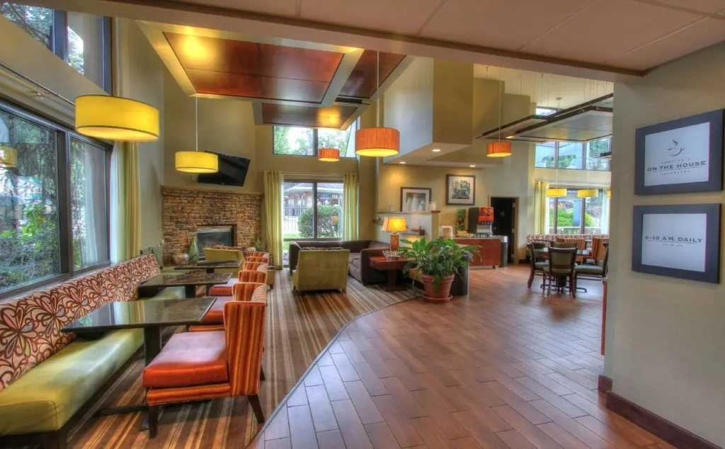 Hampton Inn Gatlinburg - 2