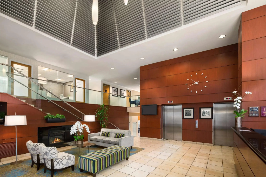 Hampton Inn and Suites by Hilton, Downtown Vancouver - 2