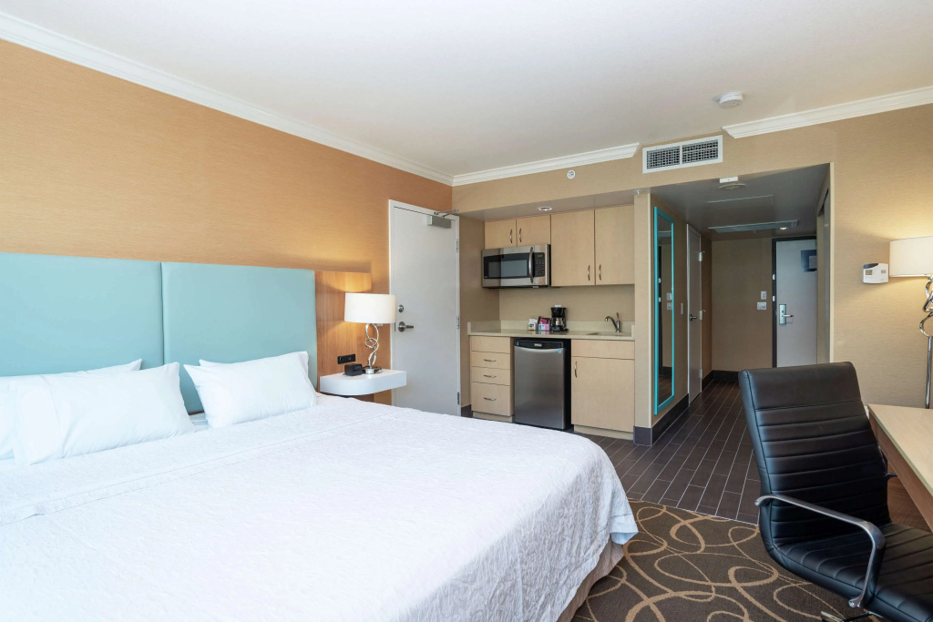 Hampton Inn and Suites by Hilton, Downtown Vancouver - 4