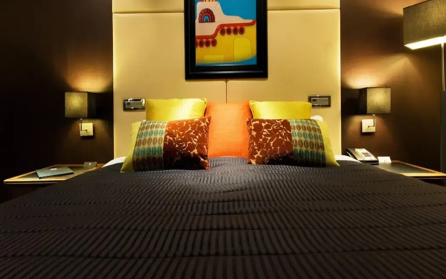 Hard Days Night Hotel - 4