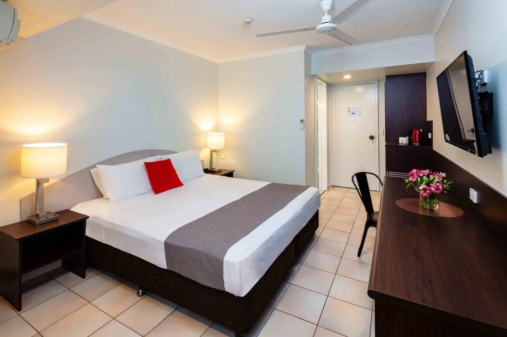 Hides Hotel Cairns - 3