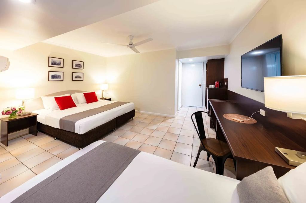 Hides Hotel Cairns - 4