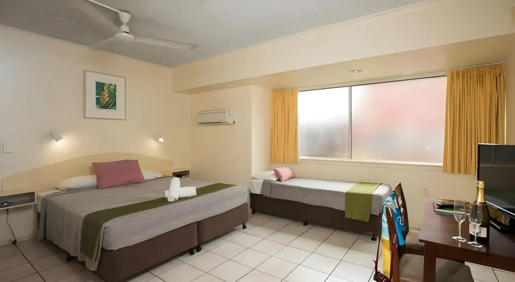 Hides Hotel Cairns - 5
