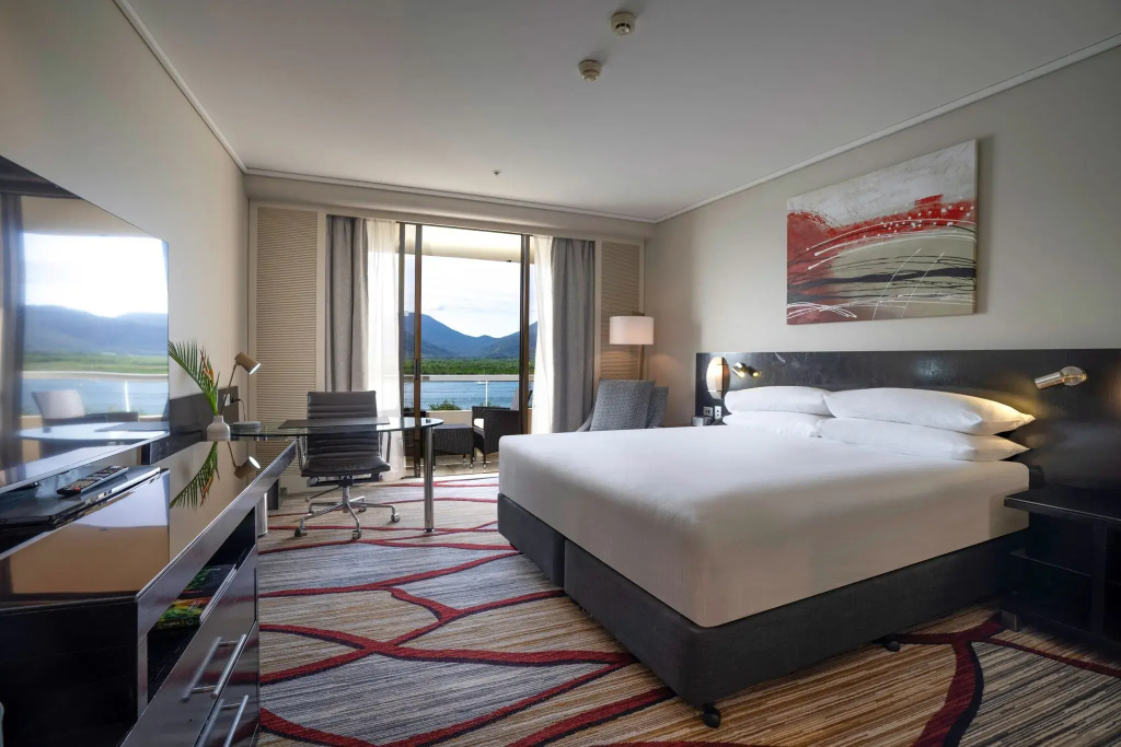 Hilton Cairns - 3