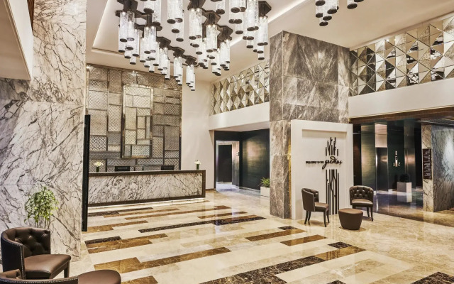 Hilton Garden Inn Lucknow - 2