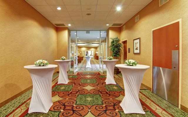 Hilton Garden Inn Ottawa Airport - 2
