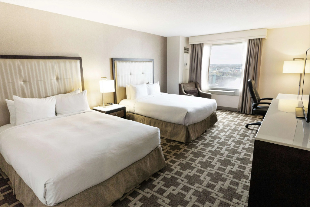 Hilton Niagara Falls/Fallsview Hotel & Suites - 3