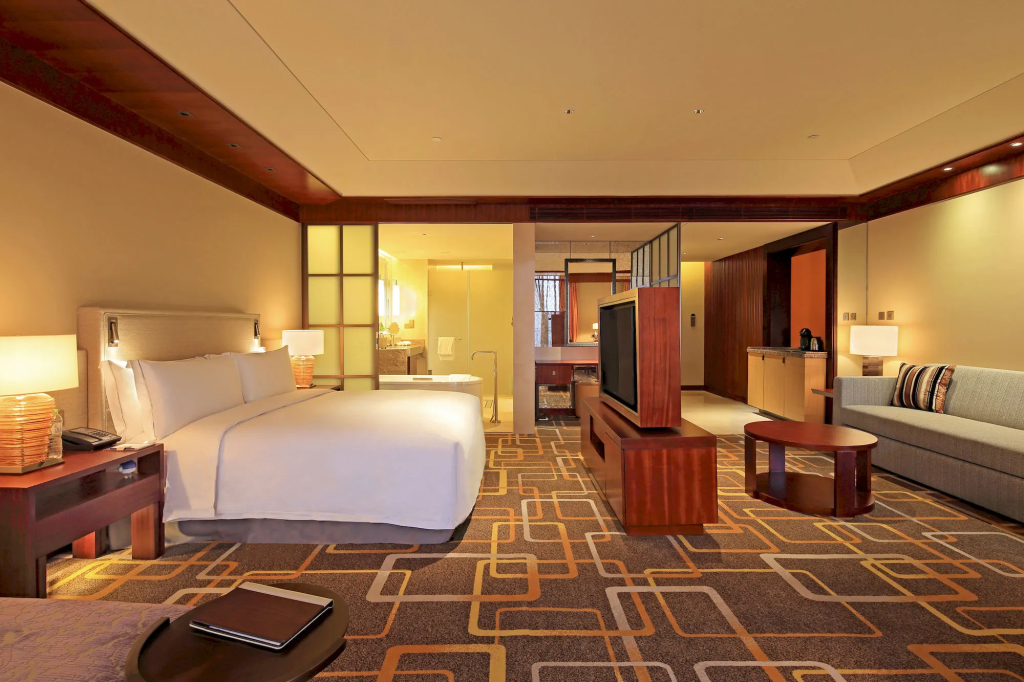 Hilton Qingdao Golden Beach - 3