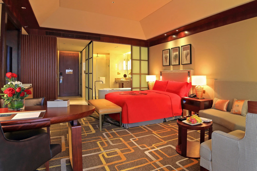 Hilton Qingdao Golden Beach - 4