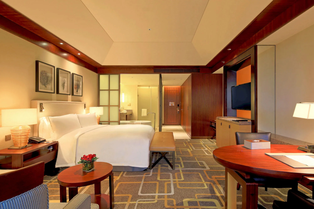 Hilton Qingdao Golden Beach - 5