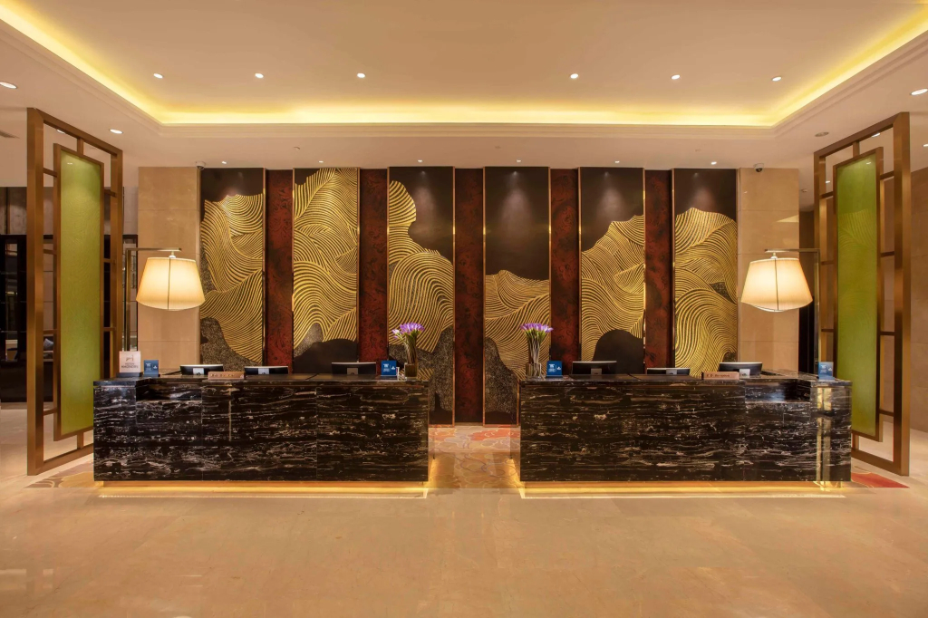Hilton Wuhan Riverside - 2