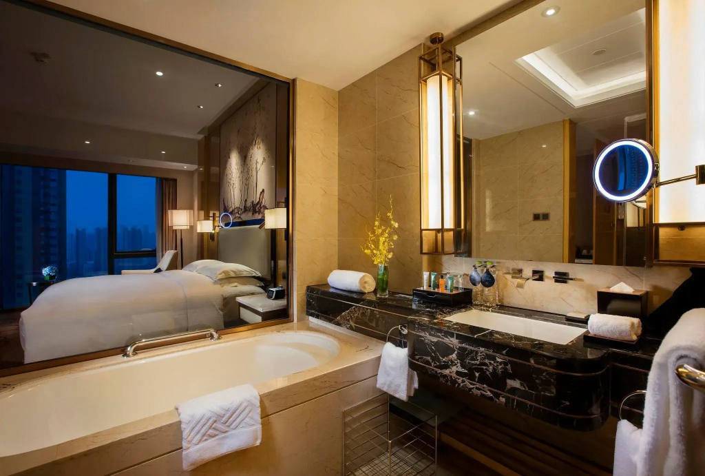 Hilton Wuhan Riverside - 5