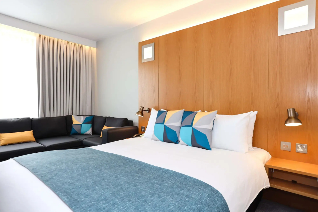Holiday Inn Bournemouth by IHG - 4