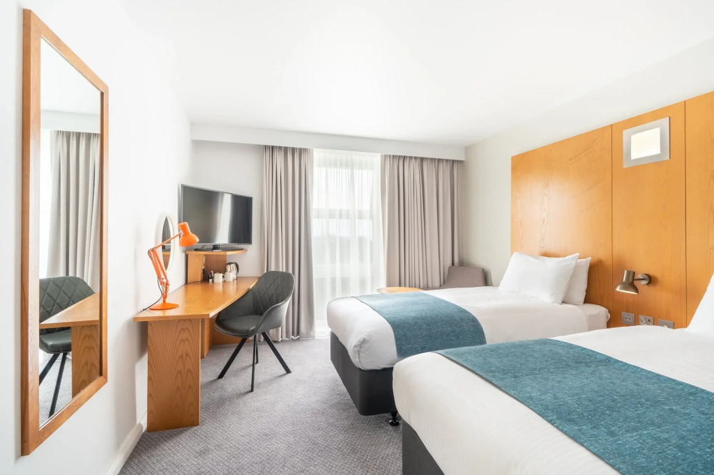 Holiday Inn Bournemouth by IHG - 5