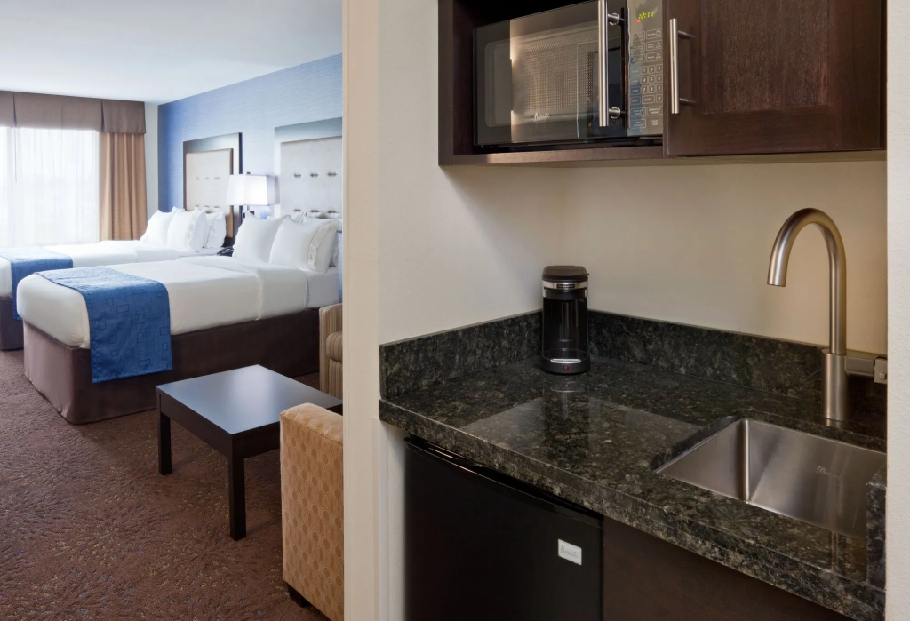 Holiday Inn Express & Suites Davenport by IHG - 3