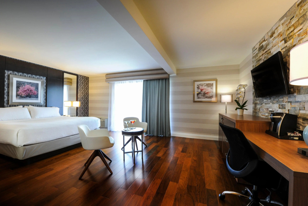 Holiday Inn Niagara Falls - By The Falls by IHG - 3