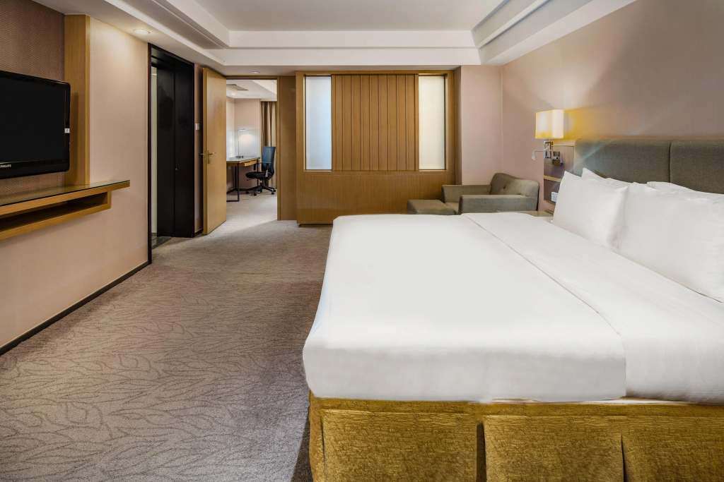 Holiday Inn Riverside Wuhan by IHG - 5