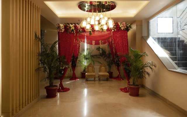 Hotel Deep Clarks Inn Lucknow - 2