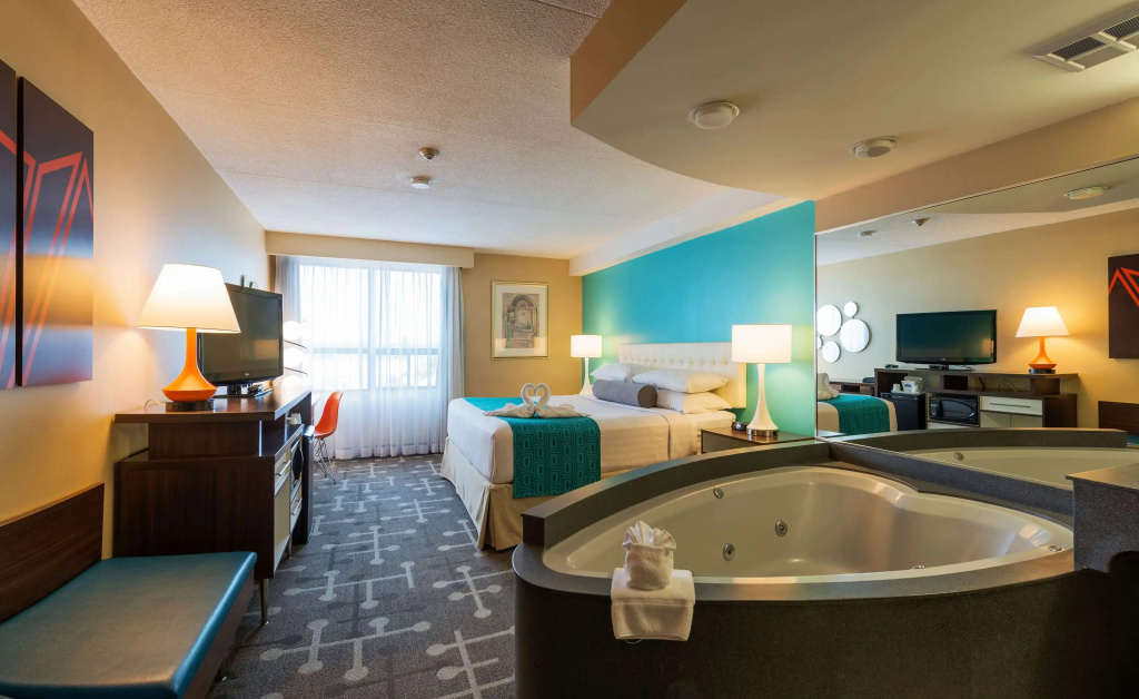 Howard Johnson Plaza by Wyndham by the Falls Niagara Falls - 2