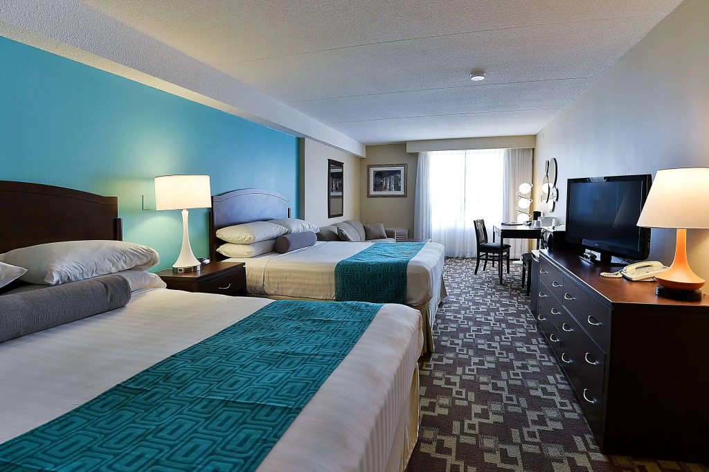 Howard Johnson Plaza by Wyndham by the Falls Niagara Falls - 3