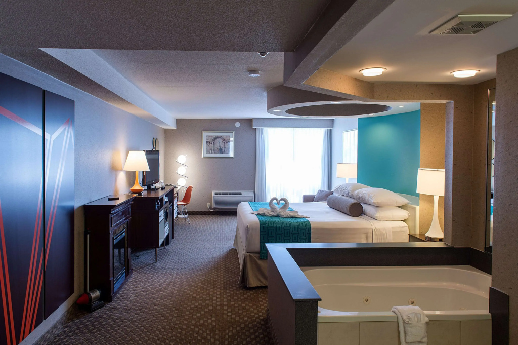 Howard Johnson Plaza by Wyndham by the Falls Niagara Falls - 4