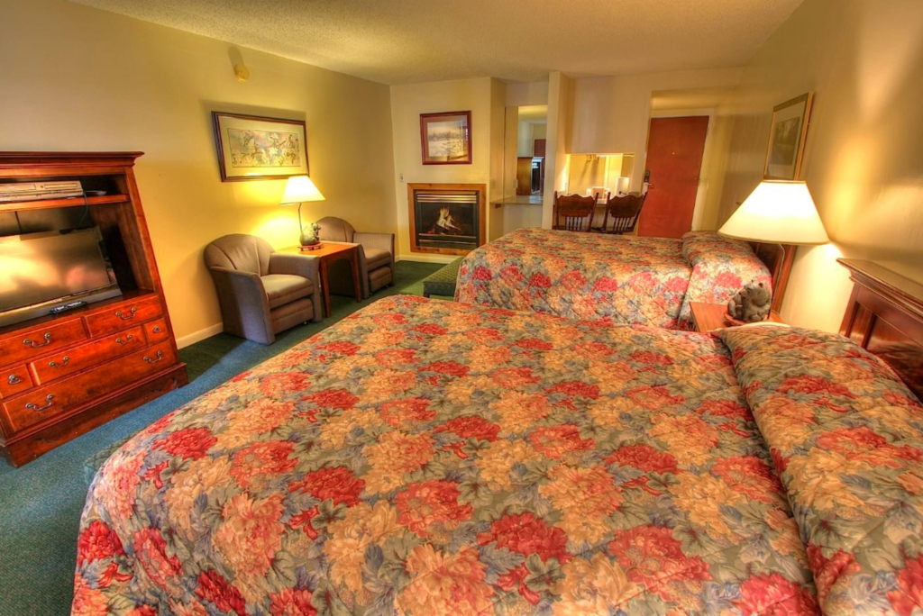 Howard Johnson by Wyndham Downtown Gatlinburg - 3