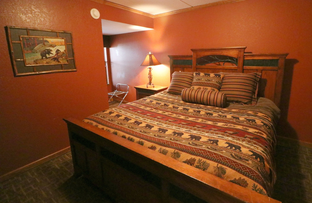Howard Johnson by Wyndham Downtown Gatlinburg - 5