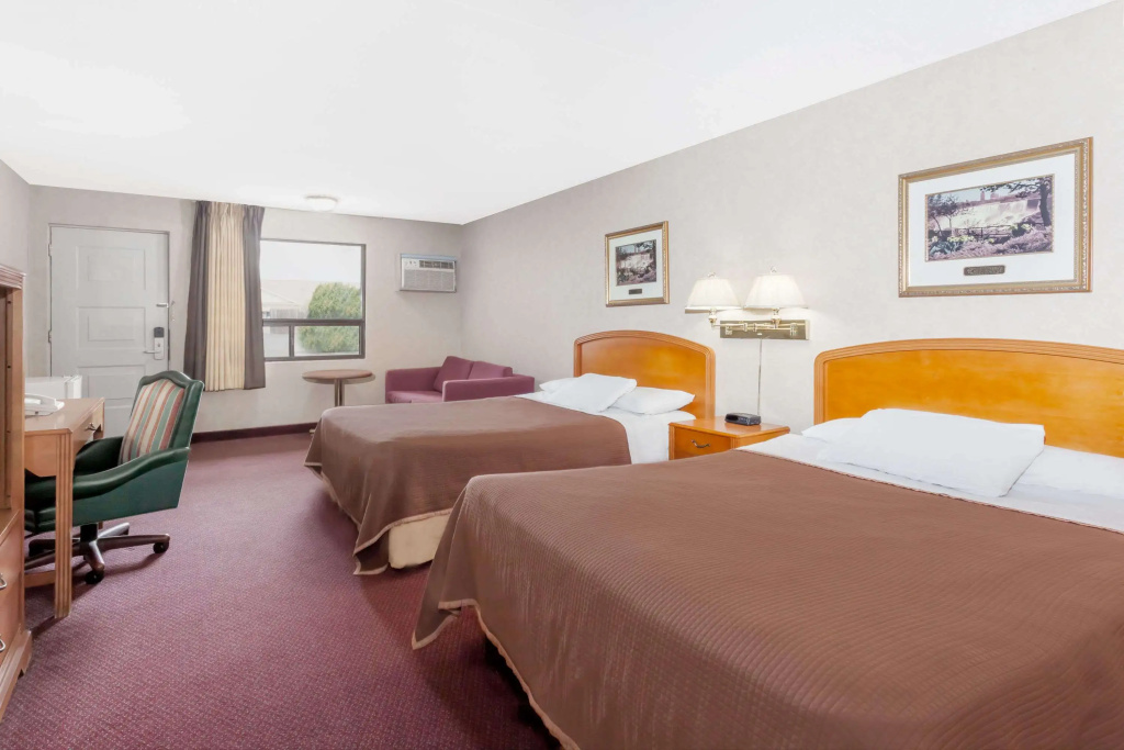 Howard Johnson by Wyndham Niagara Falls - 4