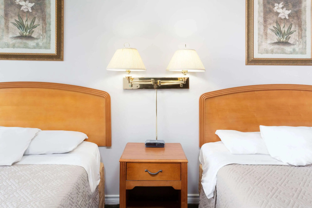 Howard Johnson by Wyndham Niagara Falls - 5