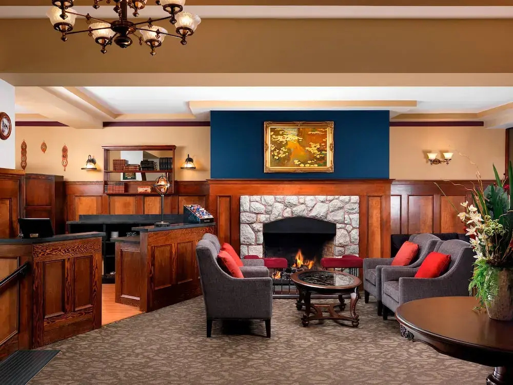 Huntingdon Hotel and Suites - 2