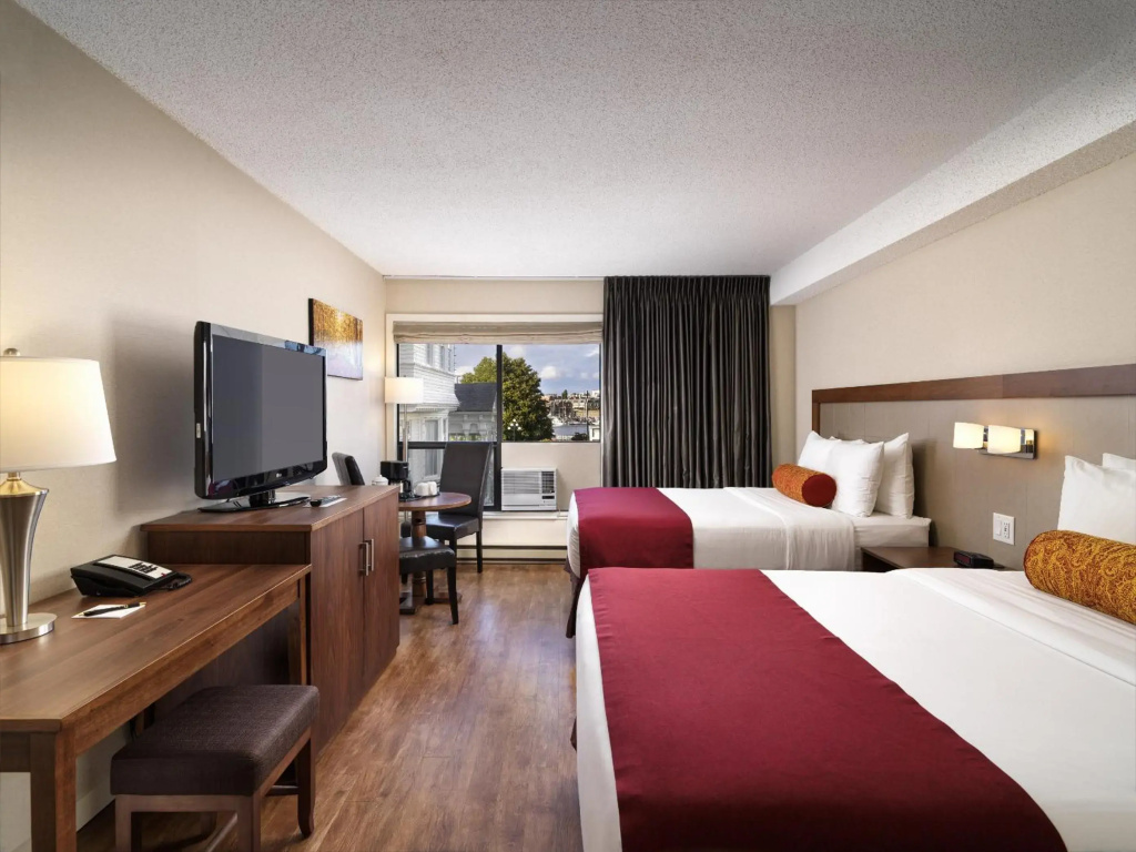 Huntingdon Hotel and Suites - 4