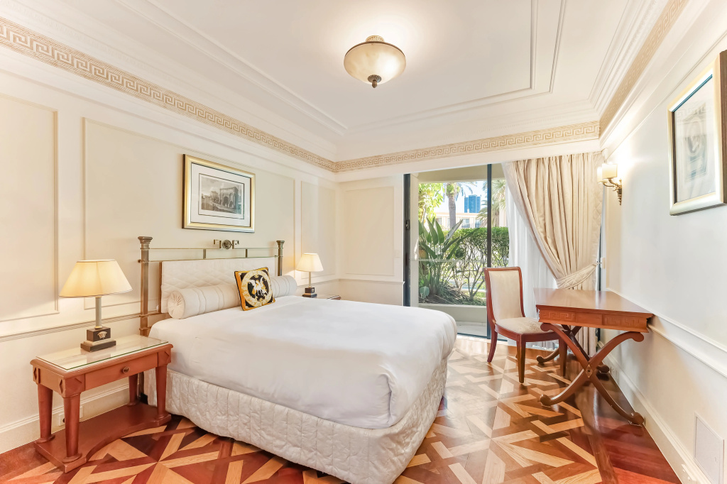 Imperial Hotel Gold Coast - 3