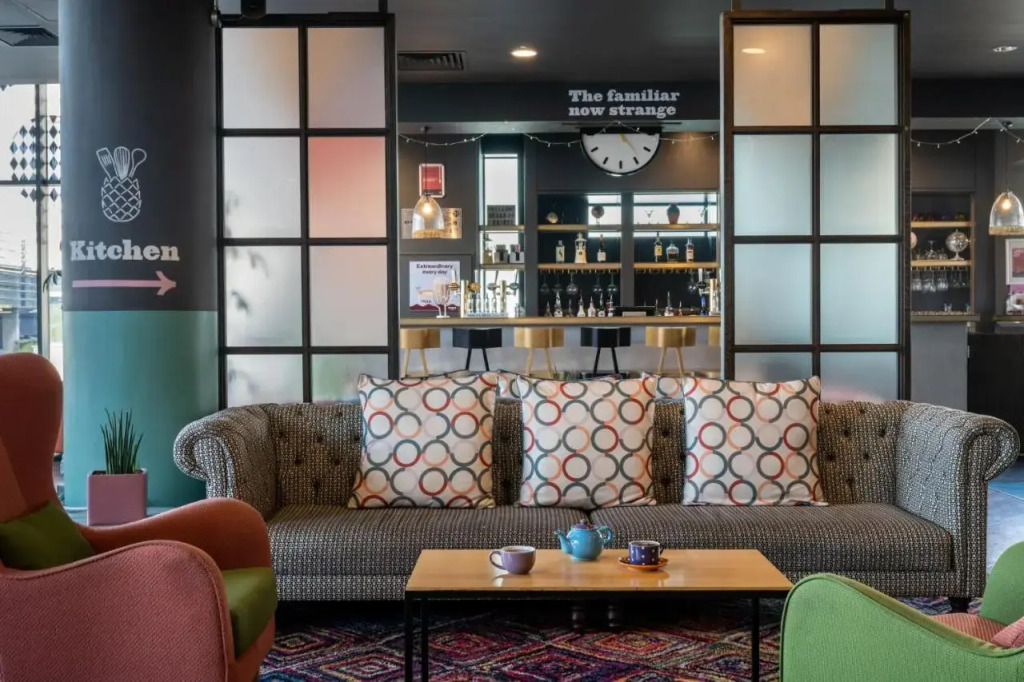 Leonardo Hotel Brighton - 2
