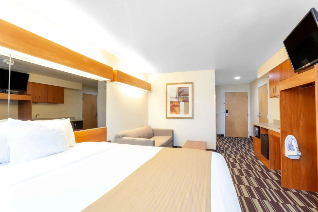 Microtel Inn & Suites by Wyndham Gulf Shores - 3