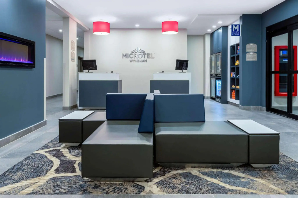 Microtel Inn and Suites by Wyndham Mont Tremblant - 2