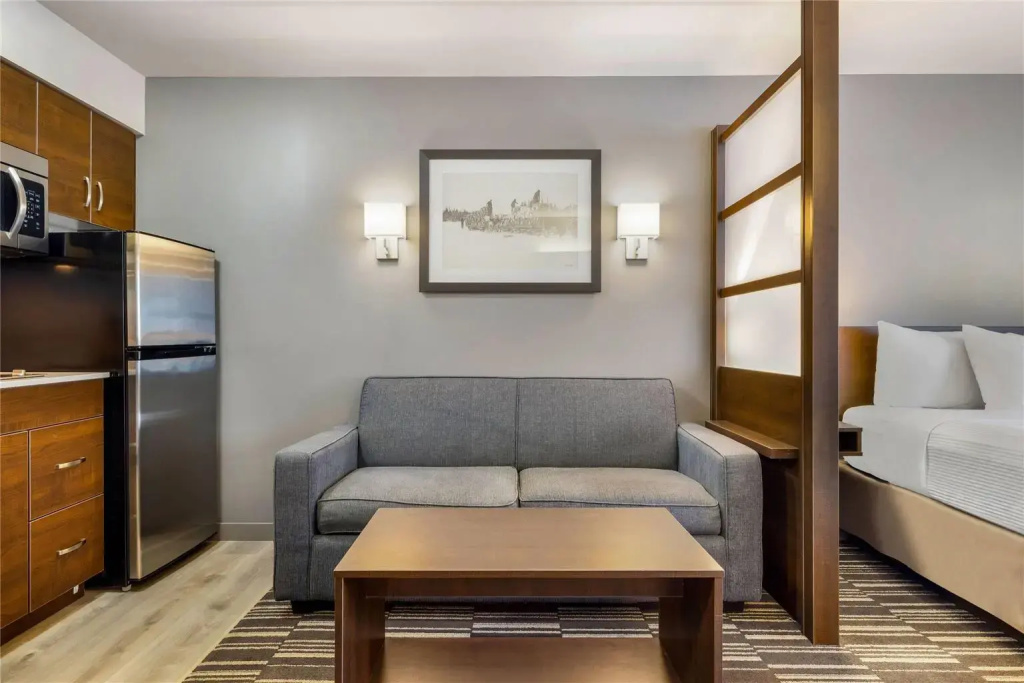 Microtel Inn and Suites by Wyndham Mont Tremblant - 3