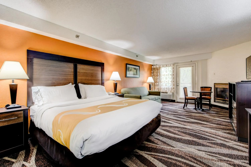 Quality Inn Creekside - Downtown Gatlinburg - 2