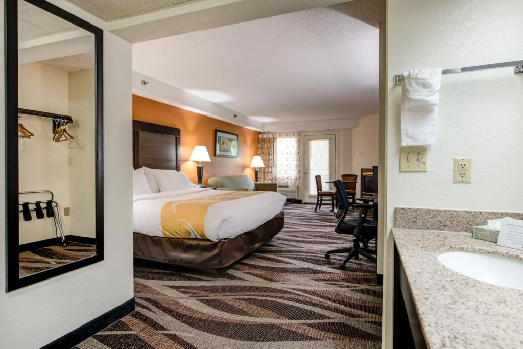 Quality Inn Creekside - Downtown Gatlinburg - 4