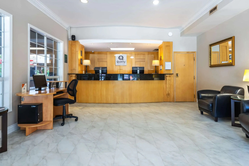 Quality Inn Downtown Inner Harbour - 2