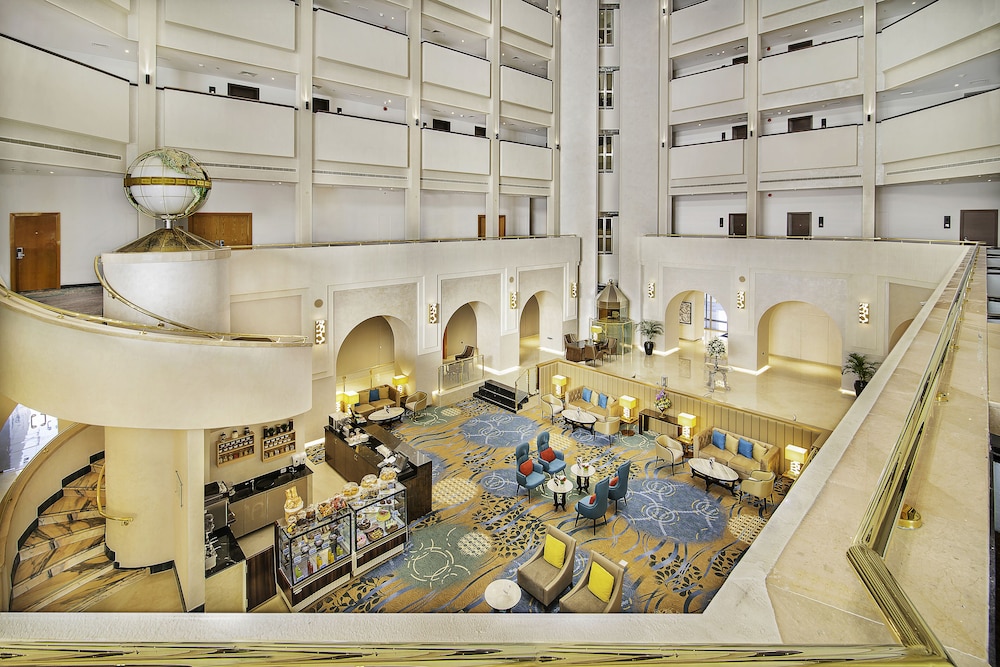 Radisson Blu Hotel & Resort, Al Ain - 5