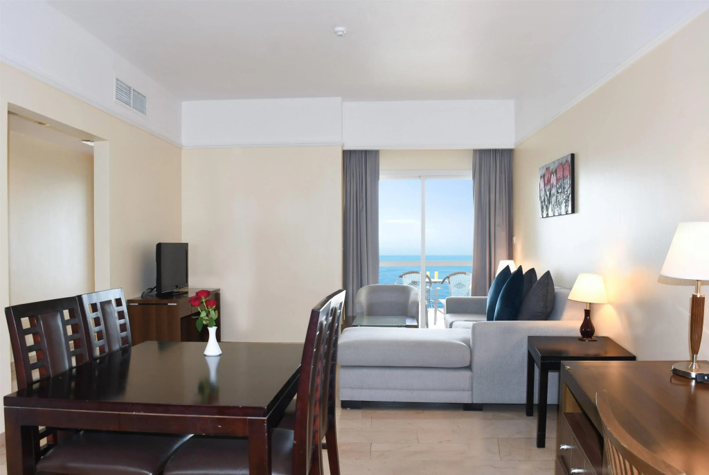 Ramada by Wyndham Beach Hotel Ajman - 2