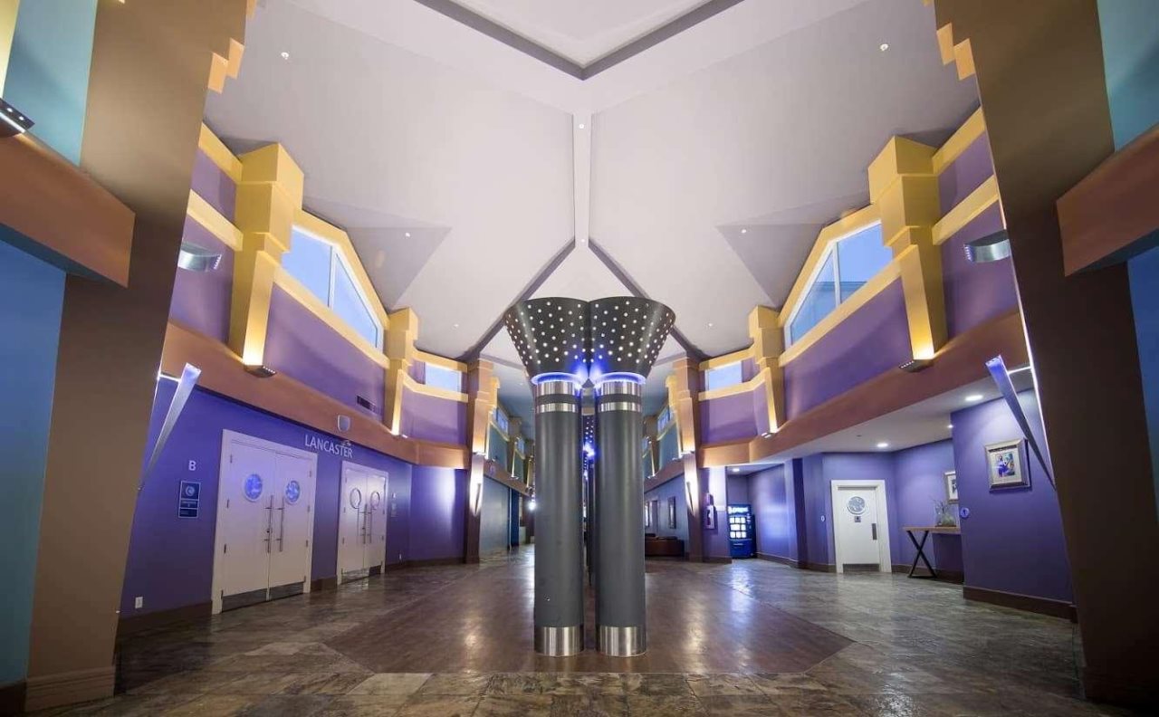 Royal Hotel Edmonton Airport, Trademark Collection by Wyndham - 3